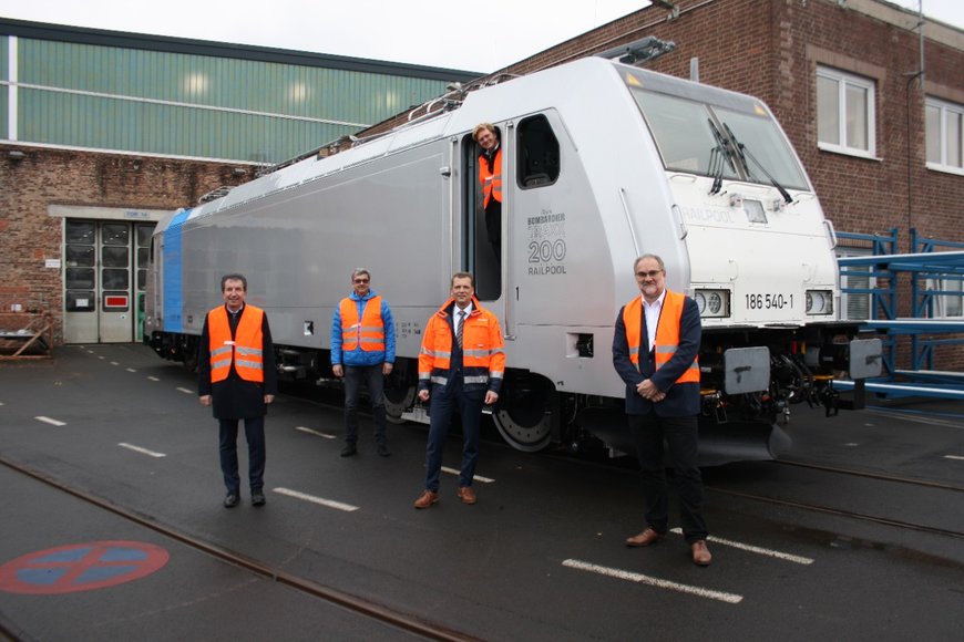 Bombardier hands over the 200th TRAXX locomotive to Railpool